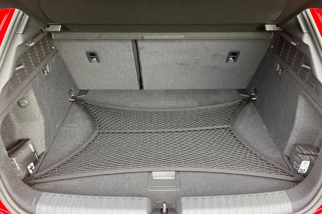 Оформить заказ на Audi S3 Sportback 2.0 TFSI 2025 2.0 л 328 л.с Бензин, коробка: Автомат, привод: Полный привод, доставка по России, салон в Москве