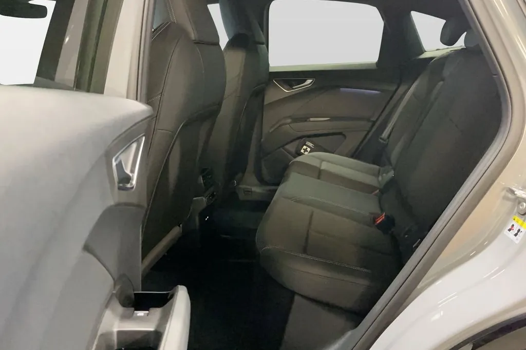 Надёжный Audi Sportback 45 e-tron 2025 1.0 л 360 л.с Электричество с двигателем 1,0 л, Серый, пробег 9 800 км, Автомат, поставка из Германия