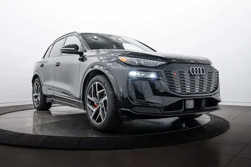 Заказать Audi SQ6 e-tron quattro Premium Plus 2027 0.0 л 517 л.с Электричество с пробегом 16 км, Автомат, Полный привод, цвет Чёрный, поставка из США, доставка по РФ SQ6 e-tron quattro Premium Plus - фото 3