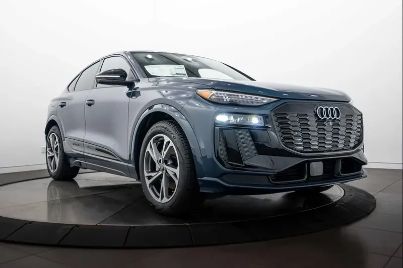 Заказать Audi SQ6 e-tron Sportback quattro Prestige 2027 0.0 л 462 л.с Электричество с пробегом 8 км, Автомат, Полный привод, цвет Синий, поставка из США, доставка по РФ Q6 e-tron Sportback quattro Prestige - фото 3