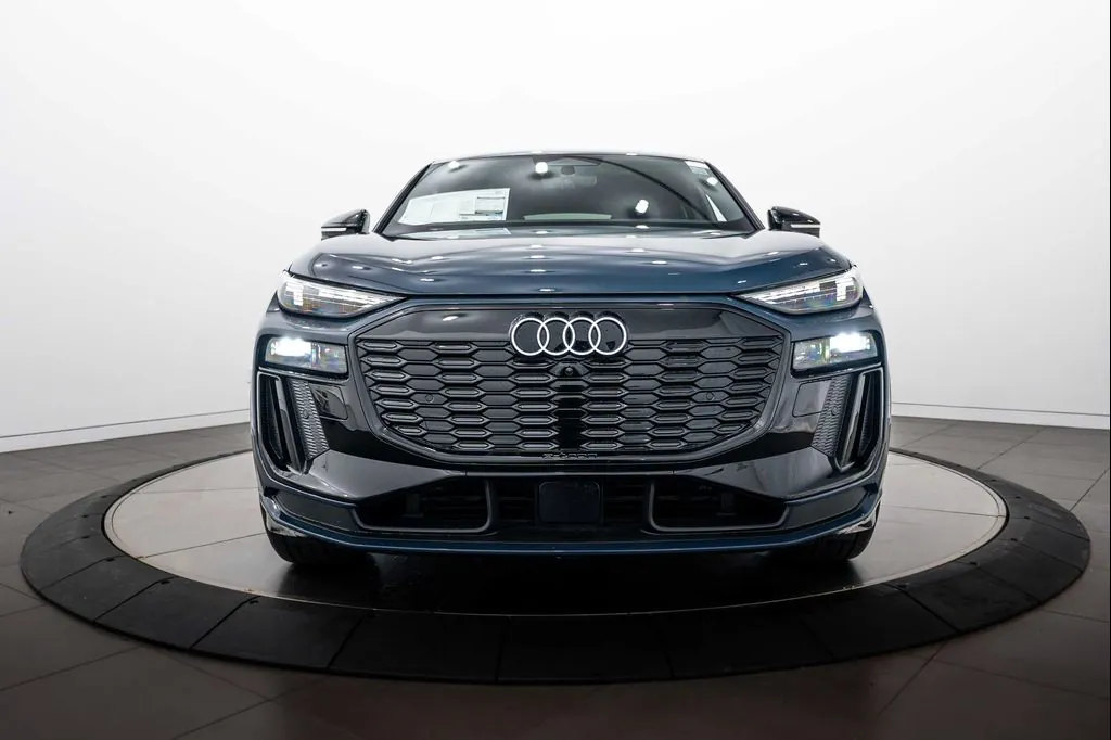 Audi SQ6 e-tron Sportback quattro Prestige 2027 0.0 л 462 л.с Электричество, новый авто, Полный привод, Автомат, цвет Синий, страна-производитель — США Q6 e-tron Sportback quattro Prestige - фото 2
