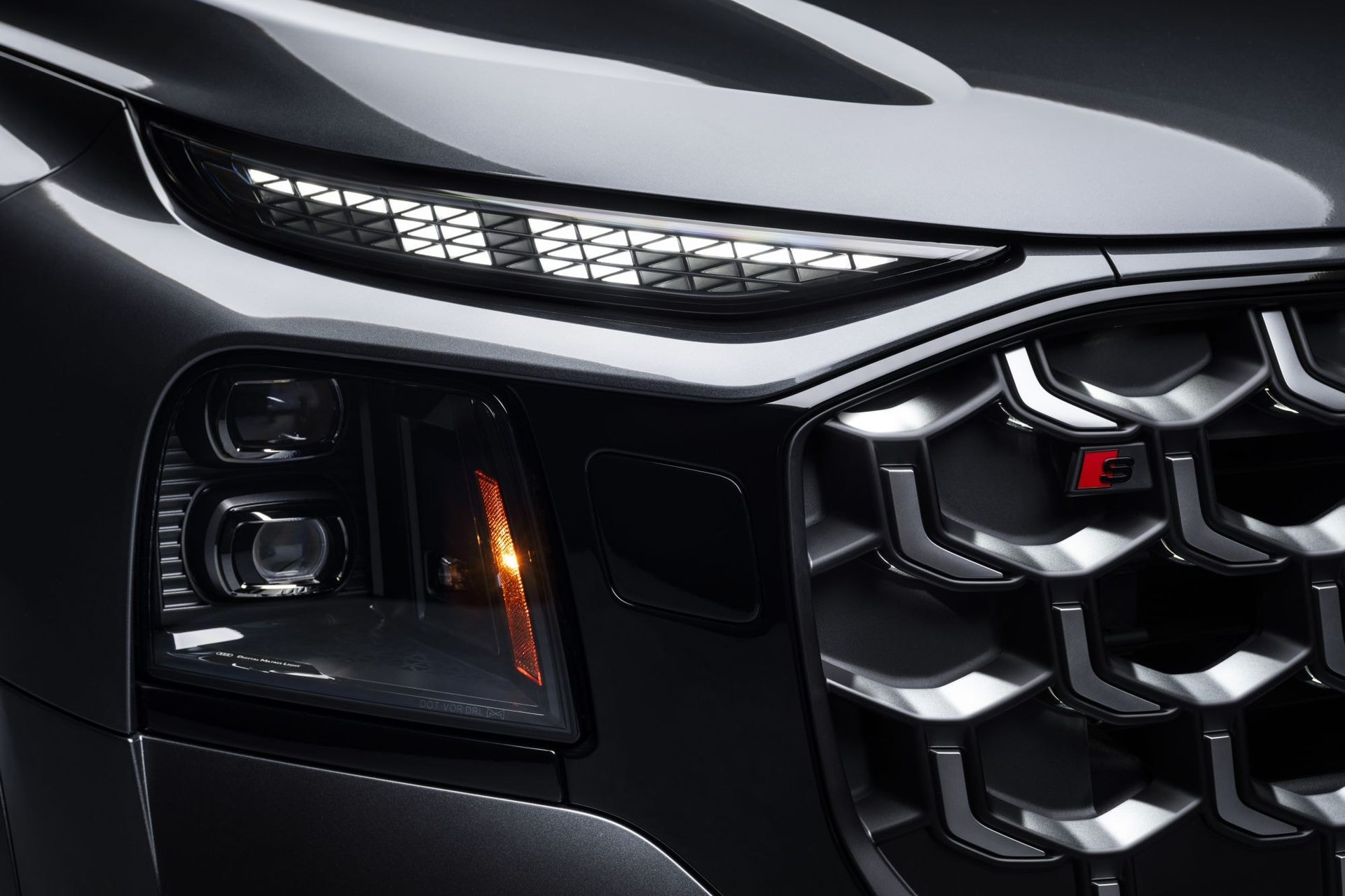 Заказать Audi SQ9 4.0 TFSI quattro 2027 4.0 л 599 л.с Бензин с пробегом 10 км, Автомат, Полный привод, цвет Серый, поставка из США, доставка по РФ SQ9 4.0 TFSI quattro - фото 3