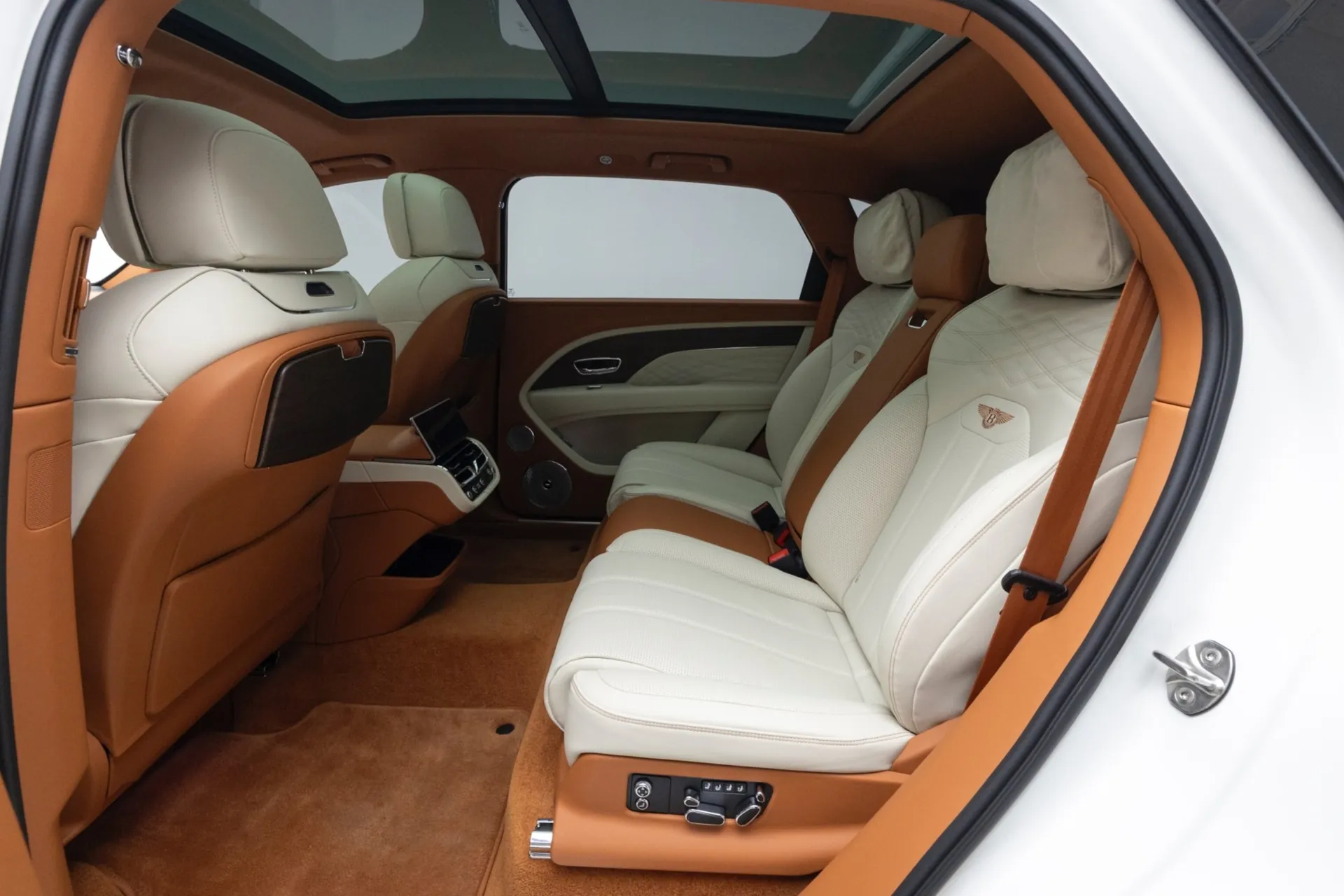 Bentley Bentayga 4.0 V8 EWB Azure 2024 4.0 л 550 л.с Бензин, коробка Автомат, привод Полный привод, автомобиль из Великобритания, доставка по России