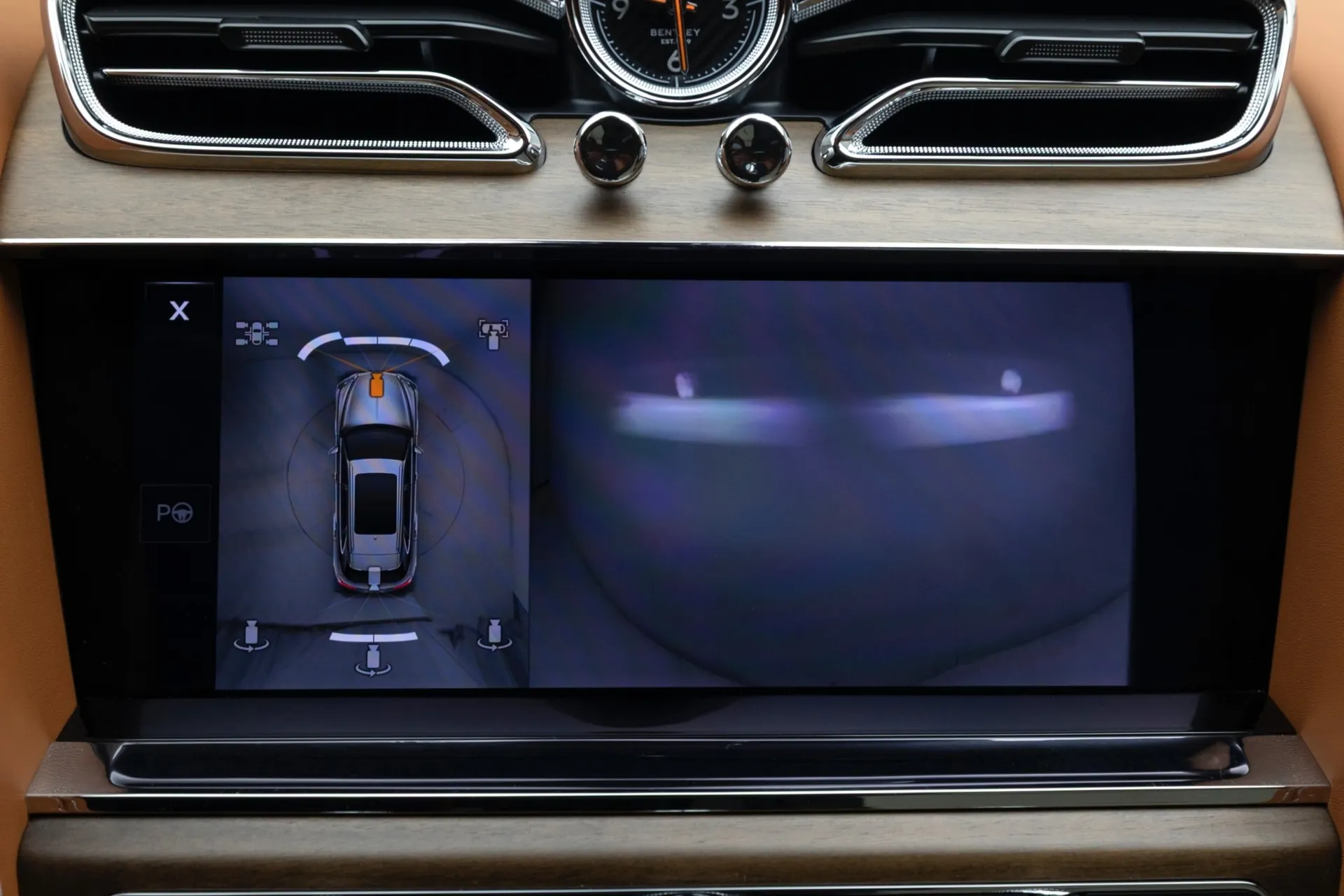 Новый Bentley Bentayga 4.0 V8 EWB Azure 2024 4.0 л 550 л.с Бензин в кузове Белый, коробка — Автомат, привод — Полный привод, страна производства — Великобритания