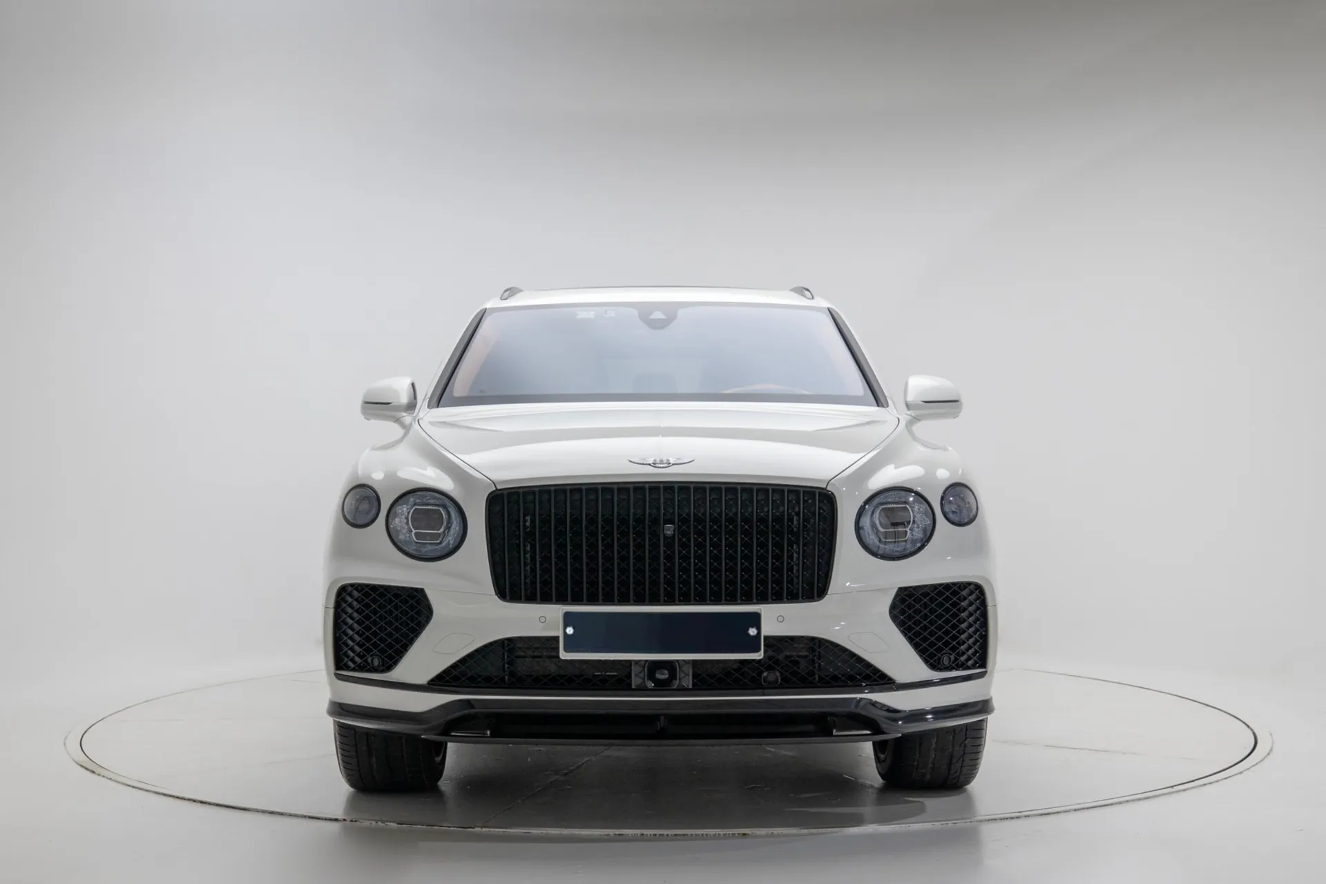 Bentley Bentayga 4.0 V8 EWB Azure 2024 4.0 л 550 л.с Бензин, новый авто, Полный привод, Автомат, цвет Белый, страна-производитель — Великобритания