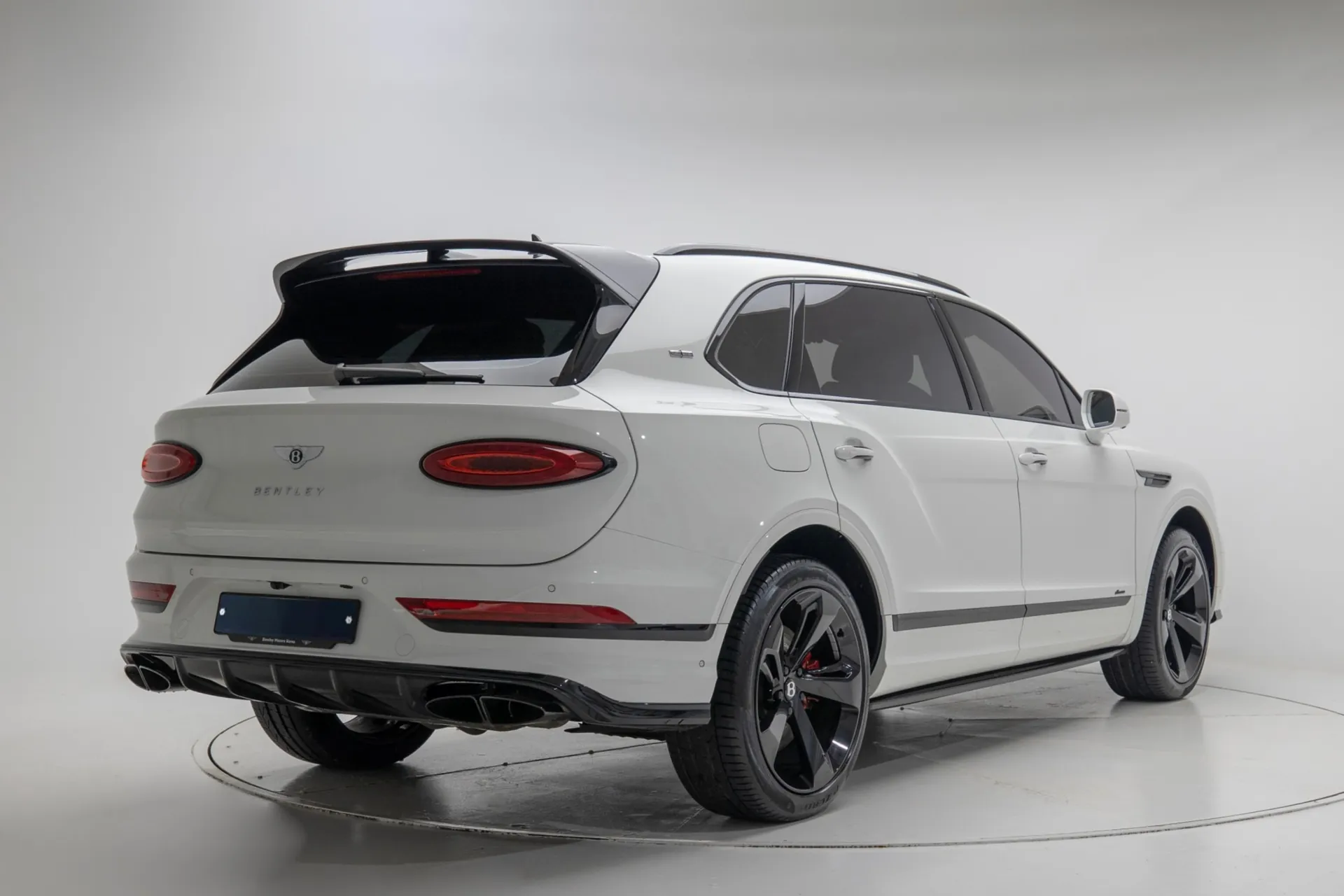 Заказать Bentley Bentayga 4.0 V8 EWB Azure 2024 4.0 л 550 л.с Бензин с пробегом 7 850 км, Автомат, Полный привод, цвет Белый, поставка из Великобритания, доставка по РФ