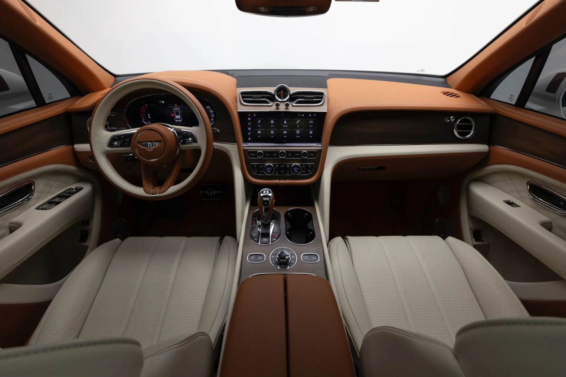 Bentley Bentayga 4.0 V8 EWB Azure 2024 4.0 л 550 л.с Бензин в продаже: Белый, Автомат, Полный привод, страна-производитель — Великобритания, доставка по РФ