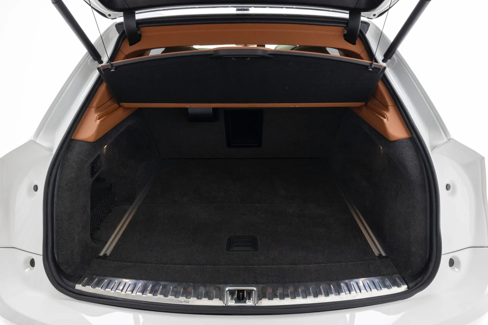 Доставка по РФ: Bentley Bentayga 4.0 V8 EWB Azure 2024 4.0 л 550 л.с Бензин, Белый, пробег 7 850 км, Полный привод, Автомат, осмотр возможен в Москве