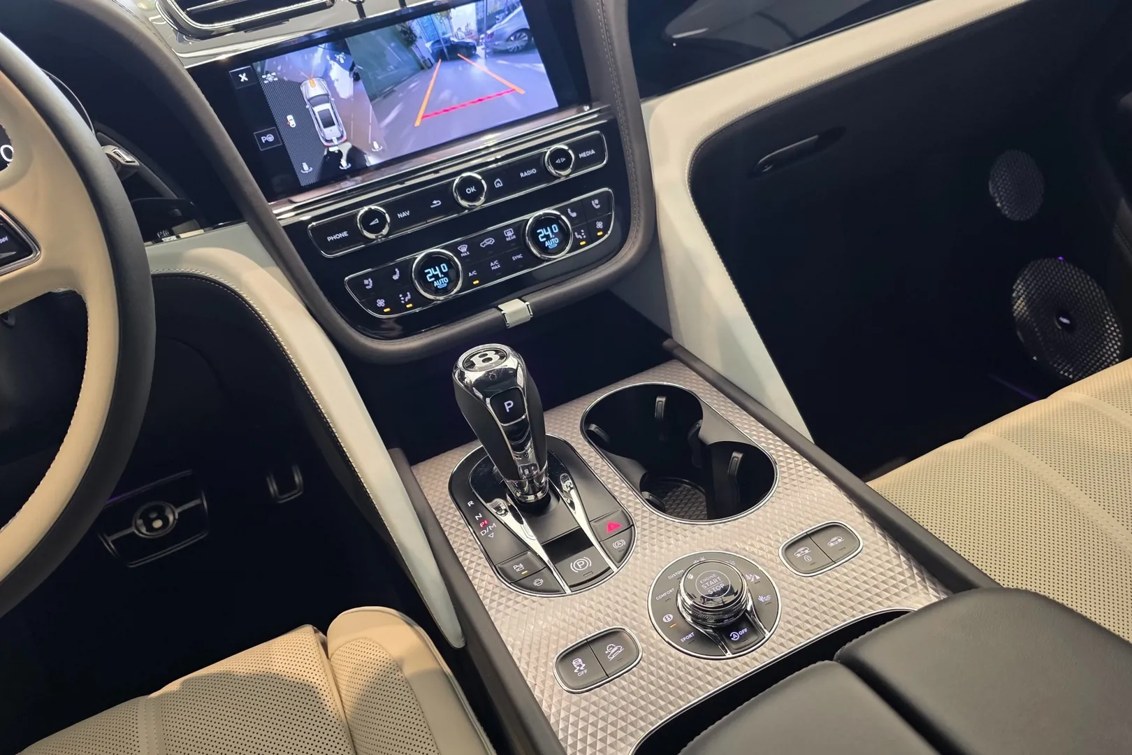 Выбор покупателей — Bentley Bentayga 4.0 V8 EWB Mulliner 2025 4.0 л 550 л.с Бензин, пробег 9 754 км, Бежевый, привезён из Великобритания, доставка по РФ