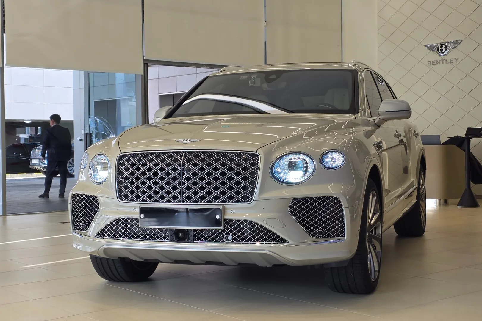 Фото для bentley Bentayga 4.0 V8 EWB Mulliner