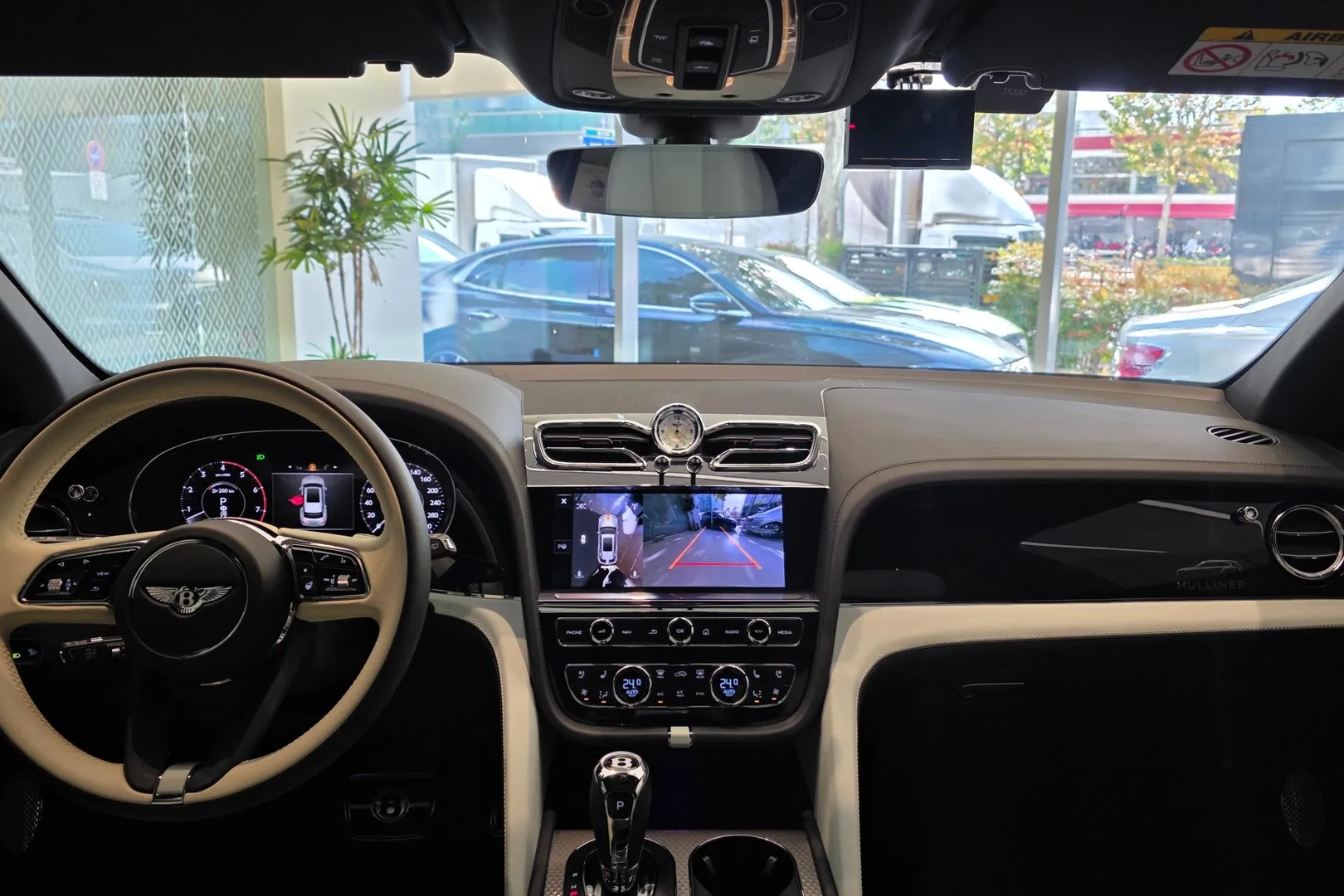 Купить Bentley Bentayga 4.0 V8 EWB Mulliner 2025 4.0 л 550 л.с Бензин, Бежевый, Автомат, Полный привод — авто из Великобритания, с доставкой по всей России