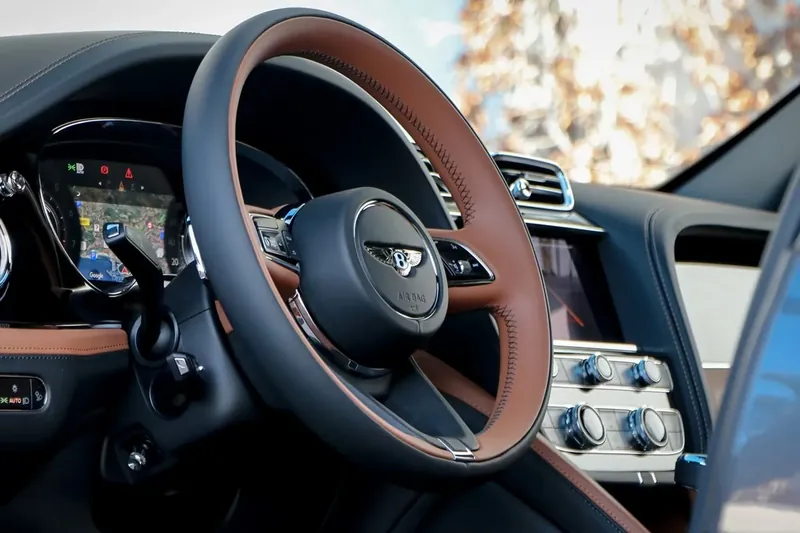 Купить Bentley Bentayga EWB Azure V8 2025 4.0 л 551 л.с Бензин с доставкой: пробег 50 км, Серый, Автомат, Полный привод, поставка из Великобритания, фото 20