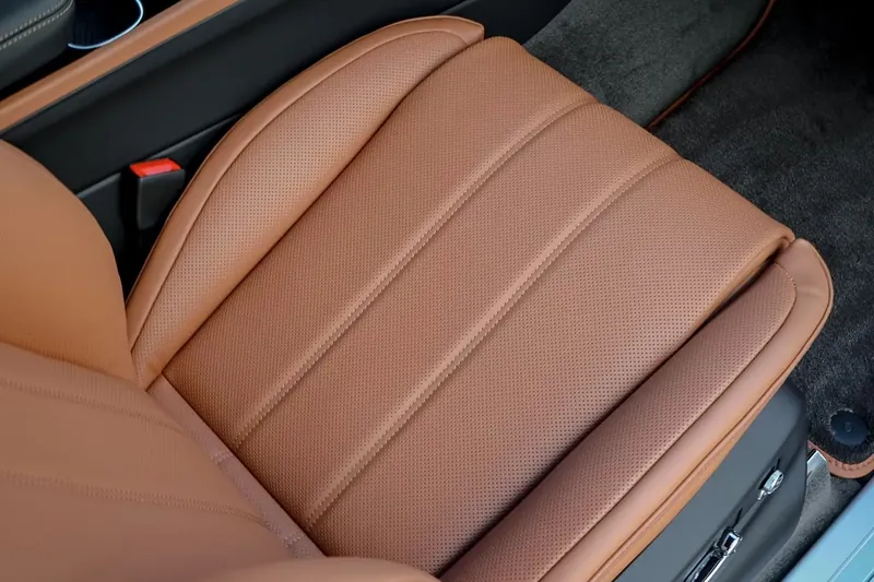 Доступен к заказу Bentley Bentayga EWB Azure V8 2025 4.0 л 551 л.с Бензин: Серый, коробка Автомат, привод Полный привод, осмотр и тест-драйв в Москве, фото 19