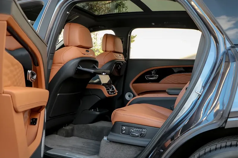 Официальная поставка Bentley Bentayga EWB Azure V8 2025 4.0 л 551 л.с Бензин, Серый, Автомат, Полный привод, привезён из Великобритания, фото 16