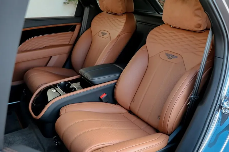 Bentley Bentayga EWB Azure V8 2025 4.0 л 551 л.с Бензин, пробег 50 км, Серый цвет, коробка Автомат, привод Полный привод, авто из Великобритания, фото 15