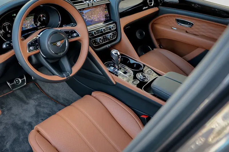 Купить Bentley Bentayga EWB Azure V8 2025 4.0 л 551 л.с Бензин с минимальным пробегом 50 км, Серый, доставим из Великобритания в любой город РФ, фото 13