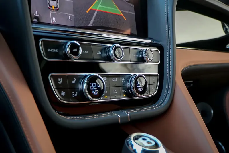 Bentley Bentayga EWB Azure 2025, серый, фото 38