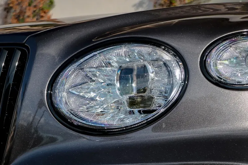 Заказать Bentley Bentayga EWB Azure V8 2025 4.0 л 551 л.с Бензин, Серый, Полный привод, Автомат — поставка из Великобритания, доставка по России и СНГ, фото 10