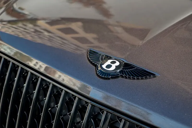 Автомобиль Bentley Bentayga EWB Azure V8 2025 4.0 л 551 л.с Бензин, Серый, пробег 50 км, производство — Великобритания, доставка по РФ, фото 9