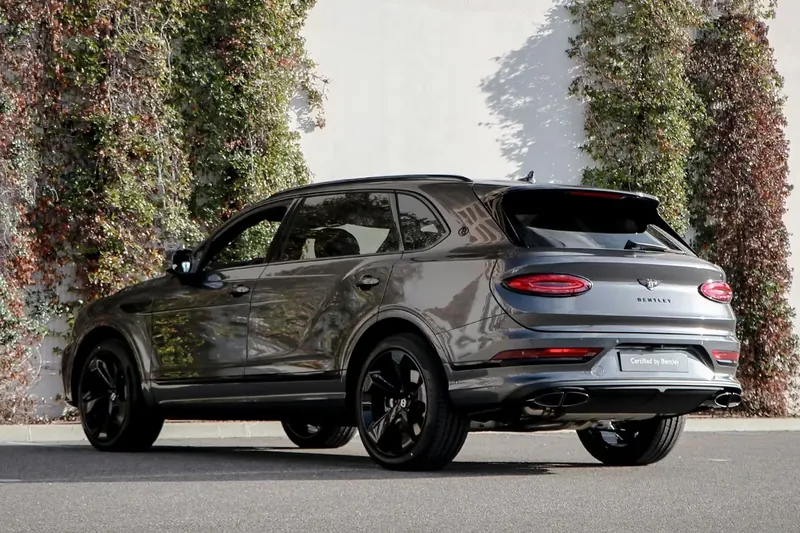 Новый Bentley Bentayga EWB Azure V8 2025 4.0 л 551 л.с Бензин: Полный привод, Серый, коробка — Автомат, привезён из Великобритания, доставка по регионам, фото 5