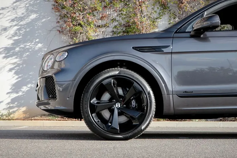 Купить Bentley Bentayga EWB Azure V8 2025 4.0 л 551 л.с Бензин, Серый, Автомат, Полный привод — авто из Великобритания, с доставкой по всей России, фото 3