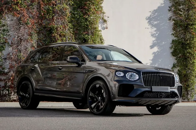 Заказать Bentley Bentayga EWB Azure V8 2025 4.0 л 551 л.с Бензин с пробегом 50 км, Автомат, Полный привод, цвет Серый, поставка из Великобритания, доставка по РФ Bentayga EWB Azure - фото 3
