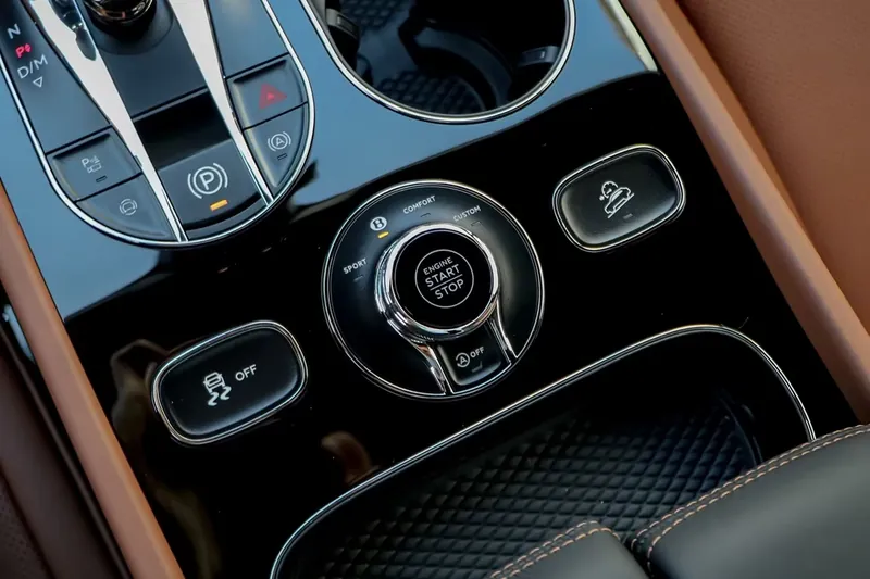 Bentley Bentayga EWB Azure 2025, серый, фото 36