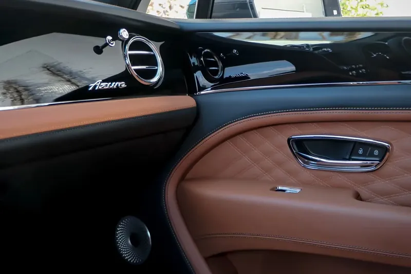 Bentley Bentayga EWB Azure 2025, серый, фото 35