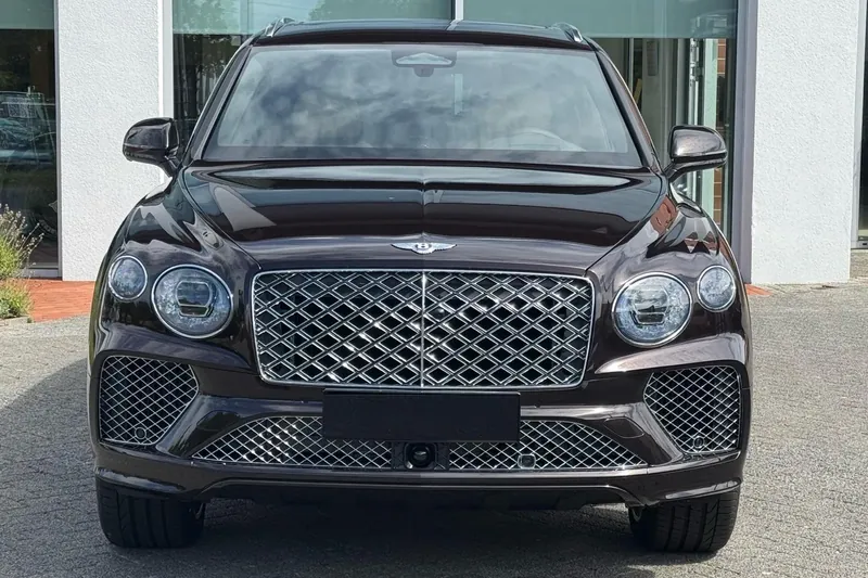 Bentley Bentayga EWB V8 Artenara Edition 2026 4.0 л 551 л.с Бензин, новый авто, Полный привод, Автомат, цвет Бордовый, страна-производитель — Германия Bentayga EWB V8 Artenara Edition - фото 2