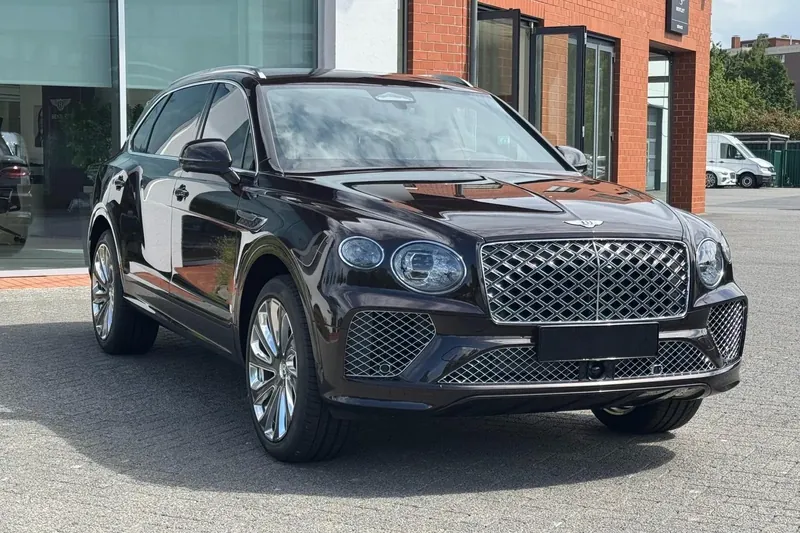 Заказать Bentley Bentayga EWB V8 Artenara Edition 2026 4.0 л 551 л.с Бензин с пробегом 45 км, Автомат, Полный привод, цвет Бордовый, поставка из Германия, доставка по РФ Bentayga EWB V8 Artenara Edition - фото 3