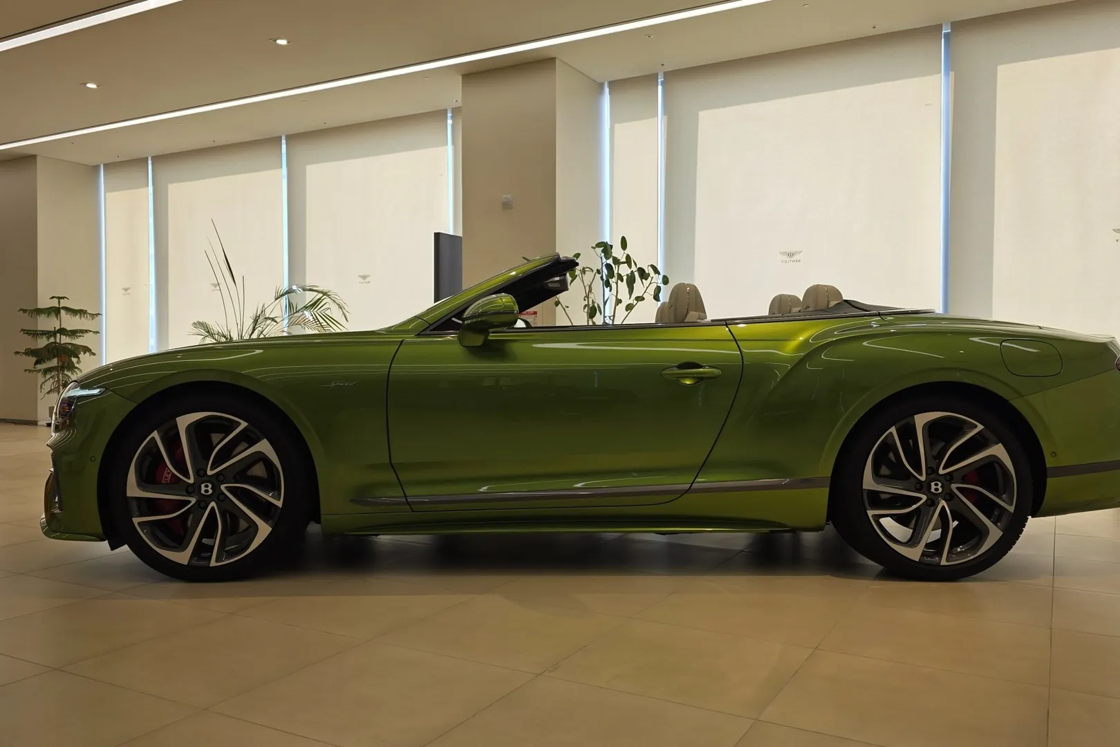 Купить Bentley Continental GT GTC Speed 2025 4.0 л 782 л.с Бензин, Зелёный, Автомат, Полный привод — авто из Великобритания, с доставкой по всей России