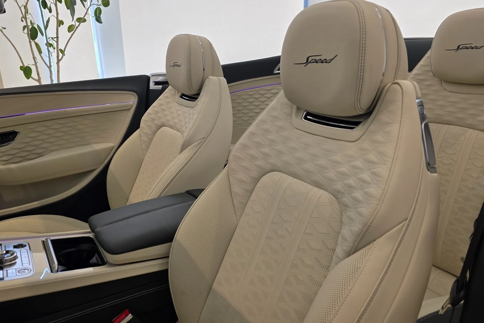 Заказать Bentley Continental GT GTC Speed 2025 4.0 л 782 л.с Бензин, Зелёный, Полный привод, Автомат — поставка из Великобритания, доставка по России и СНГ