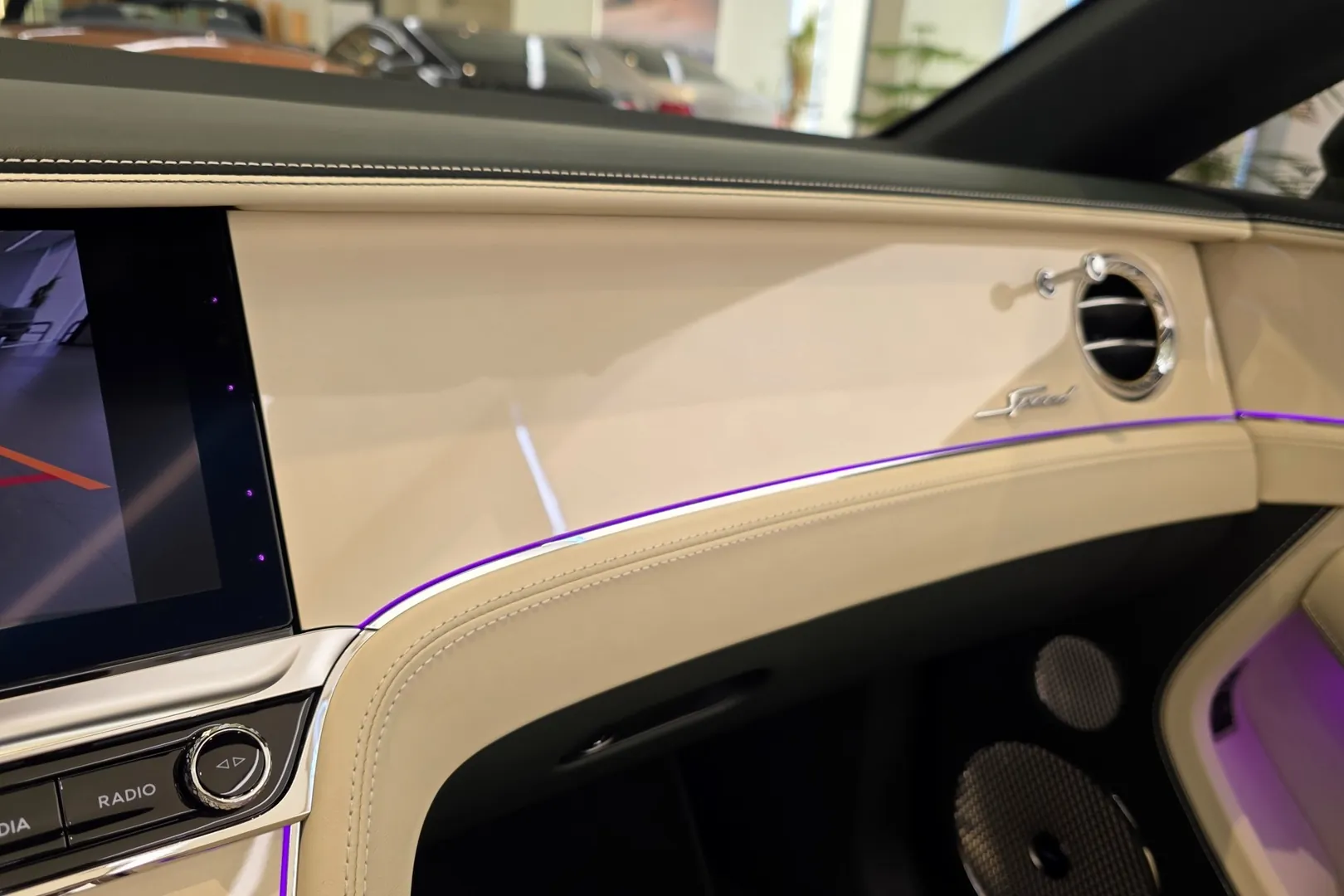 Купить Bentley Continental GT GTC Speed 2025 4.0 л 782 л.с Бензин с минимальным пробегом 2 448 км, Зелёный, доставим из Великобритания в любой город РФ