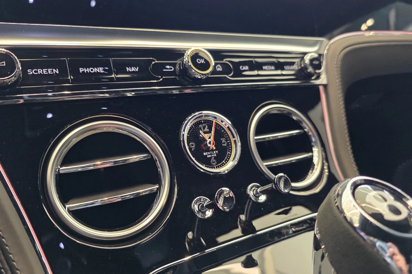 Автомобиль Bentley Continental GT GTS 2024 4.0 л 550 л.с Бензин, Оранжевый, пробег 1 972 км, производство — Великобритания, доставка по РФ