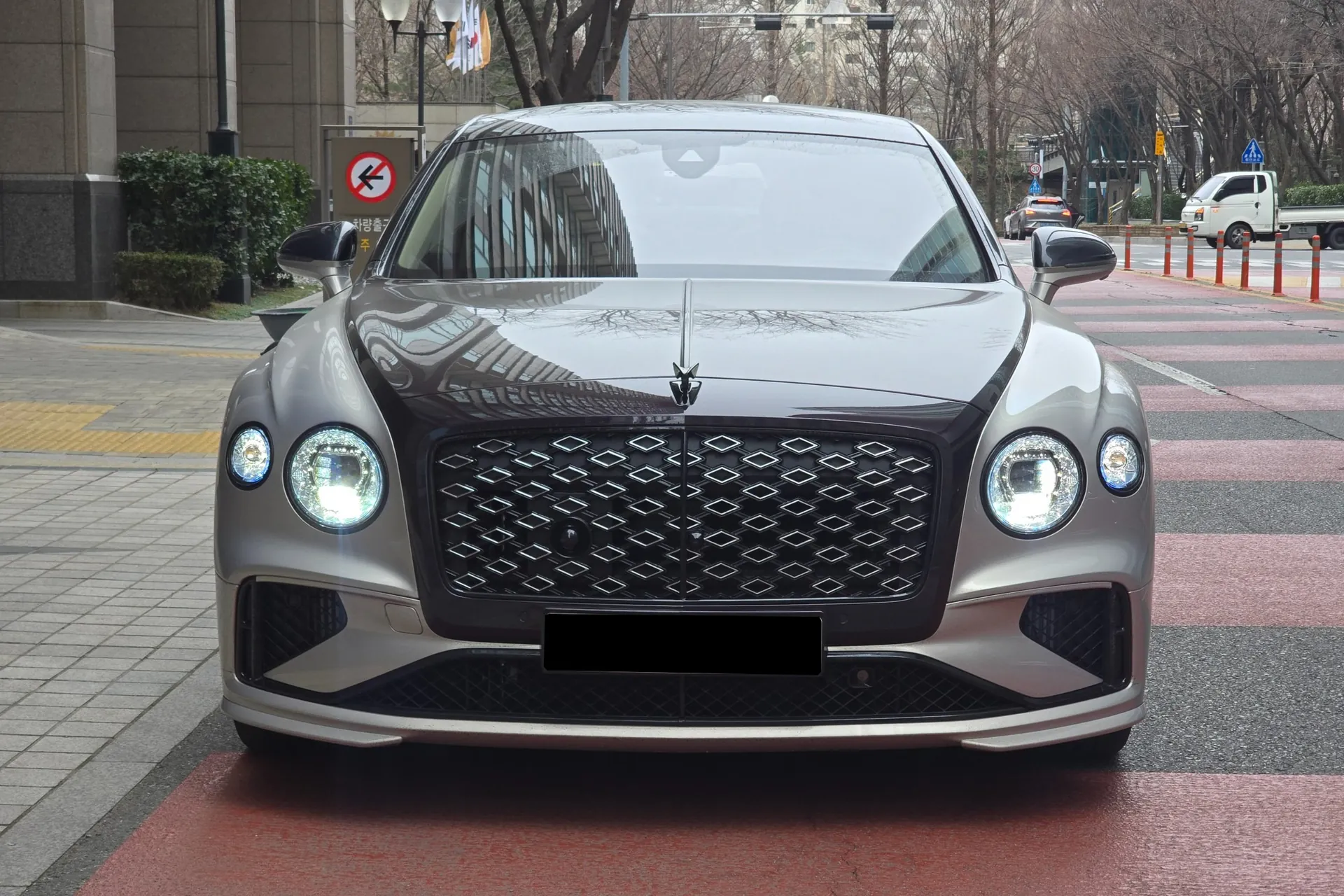 Bentley Flying Spur 4.0 Mulliner 2025 4.0 л 550 л.с Бензин, новый авто, Полный привод, Автомат, цвет Серый, страна-производитель — Великобритания