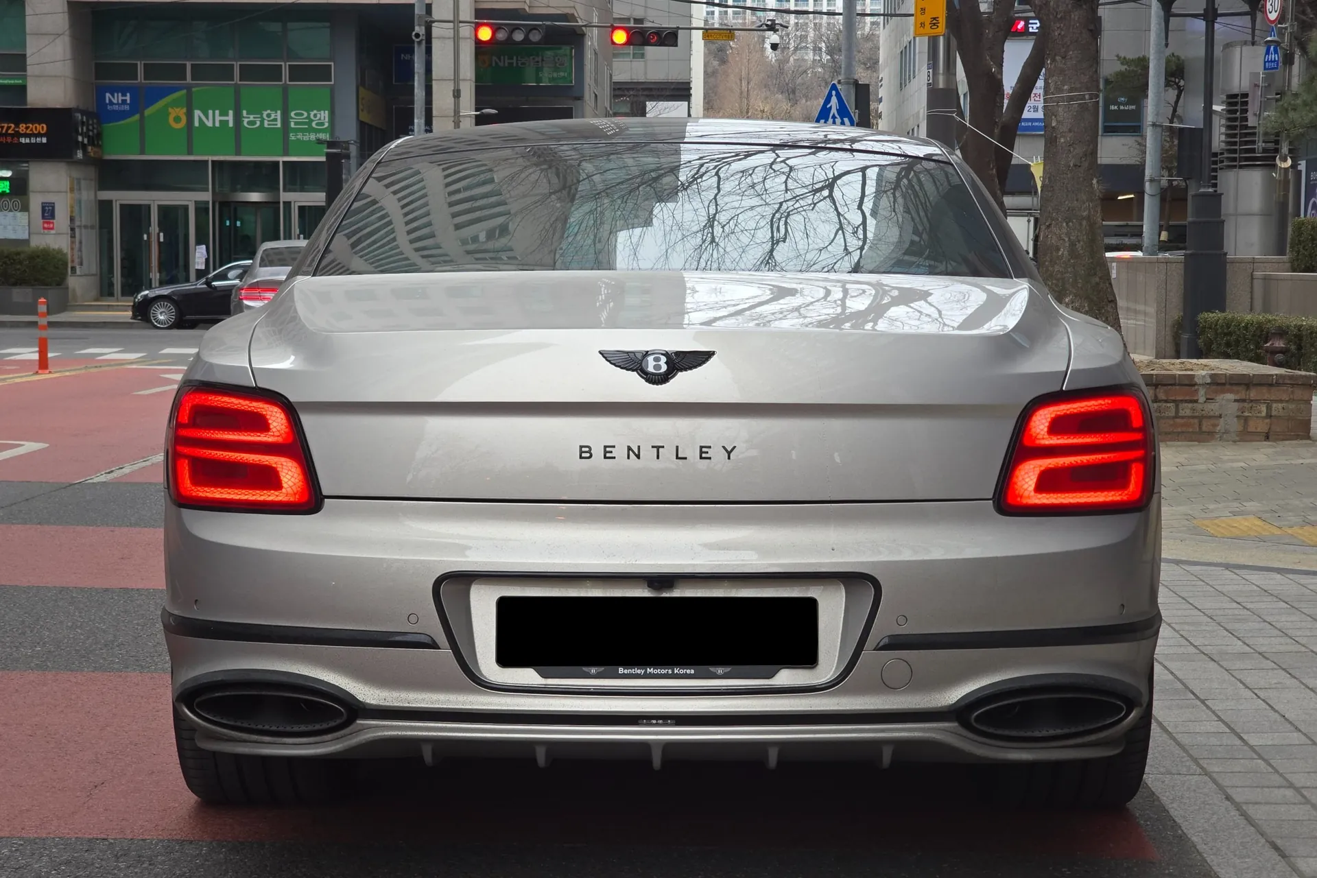 Bentley Flying Spur 4.0 Mulliner 2025 4.0 л 550 л.с Бензин в продаже: Серый, Автомат, Полный привод, страна-производитель — Великобритания, доставка по РФ