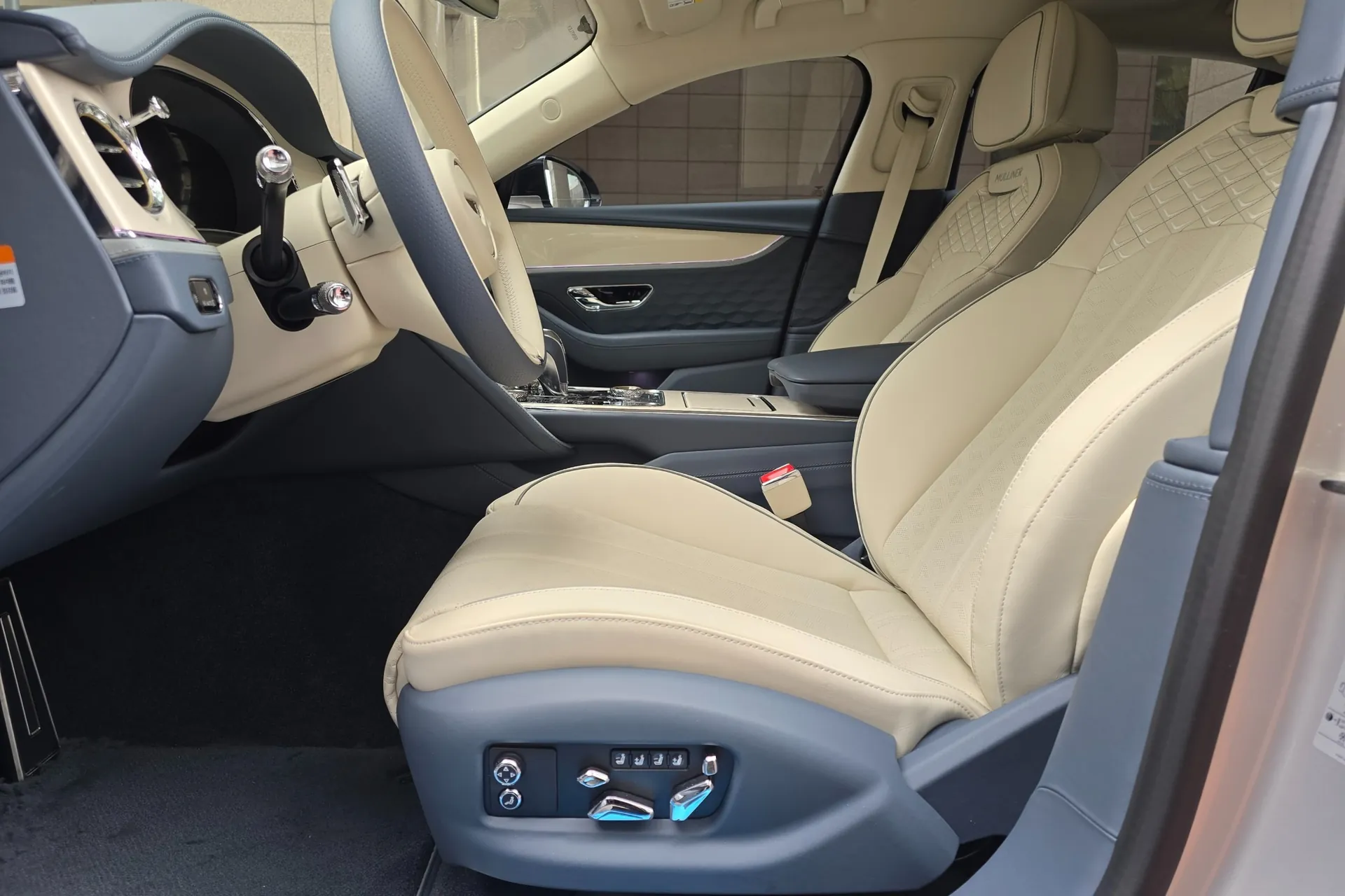 Bentley Flying Spur 4.0 Mulliner 2025 4.0 л 550 л.с Бензин, коробка Автомат, привод Полный привод, автомобиль из Великобритания, доставка по России