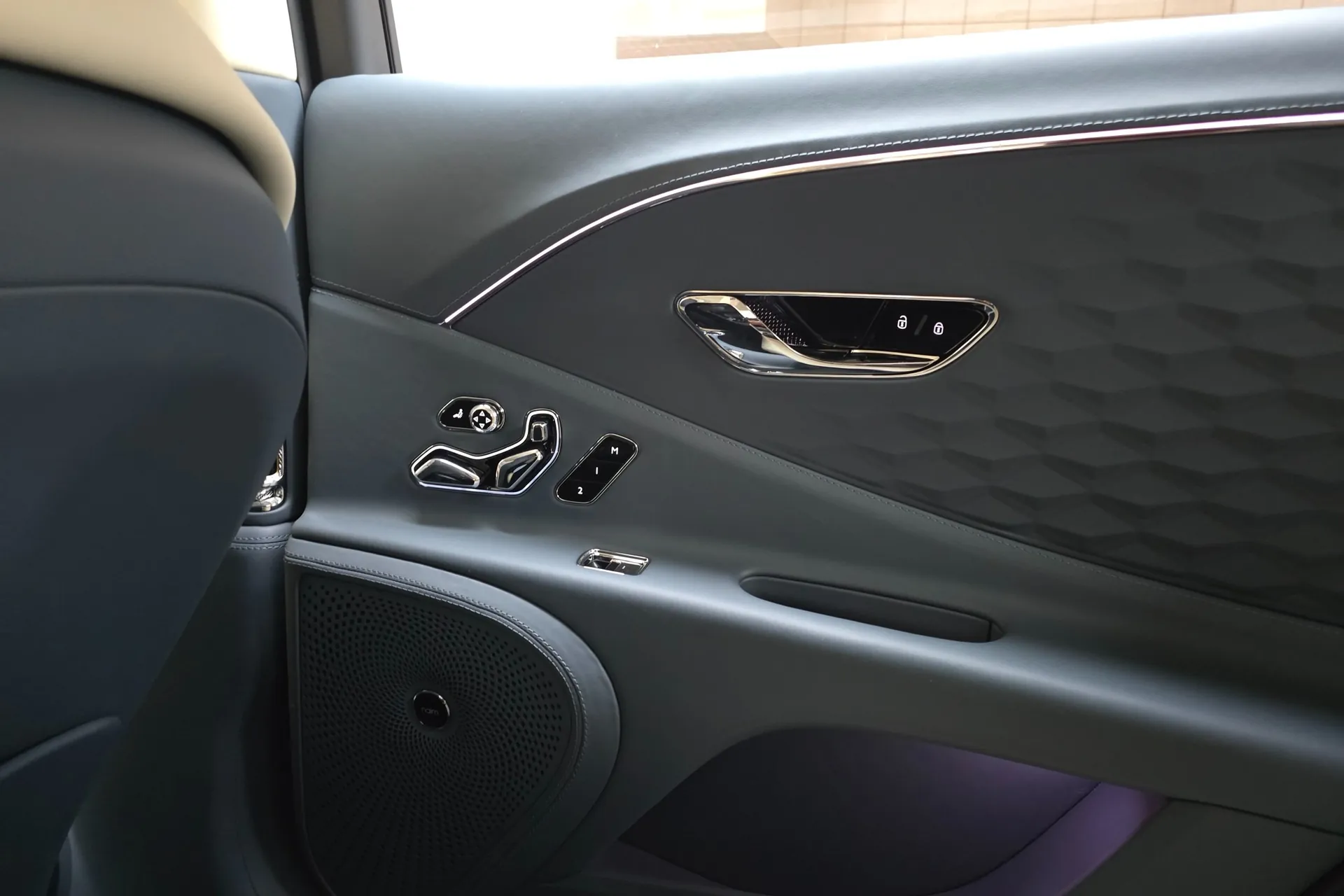 Официальная поставка Bentley Flying Spur 4.0 Mulliner 2025 4.0 л 550 л.с Бензин, Серый, Автомат, Полный привод, привезён из Великобритания