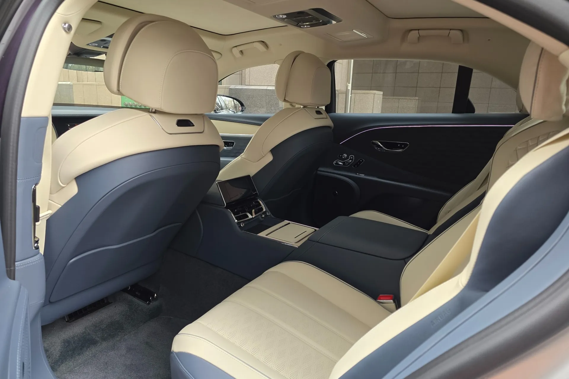 Автомобиль Bentley Flying Spur 4.0 Mulliner 2025 4.0 л 550 л.с Бензин, Серый, пробег 1 700 км, производство — Великобритания, доставка по РФ