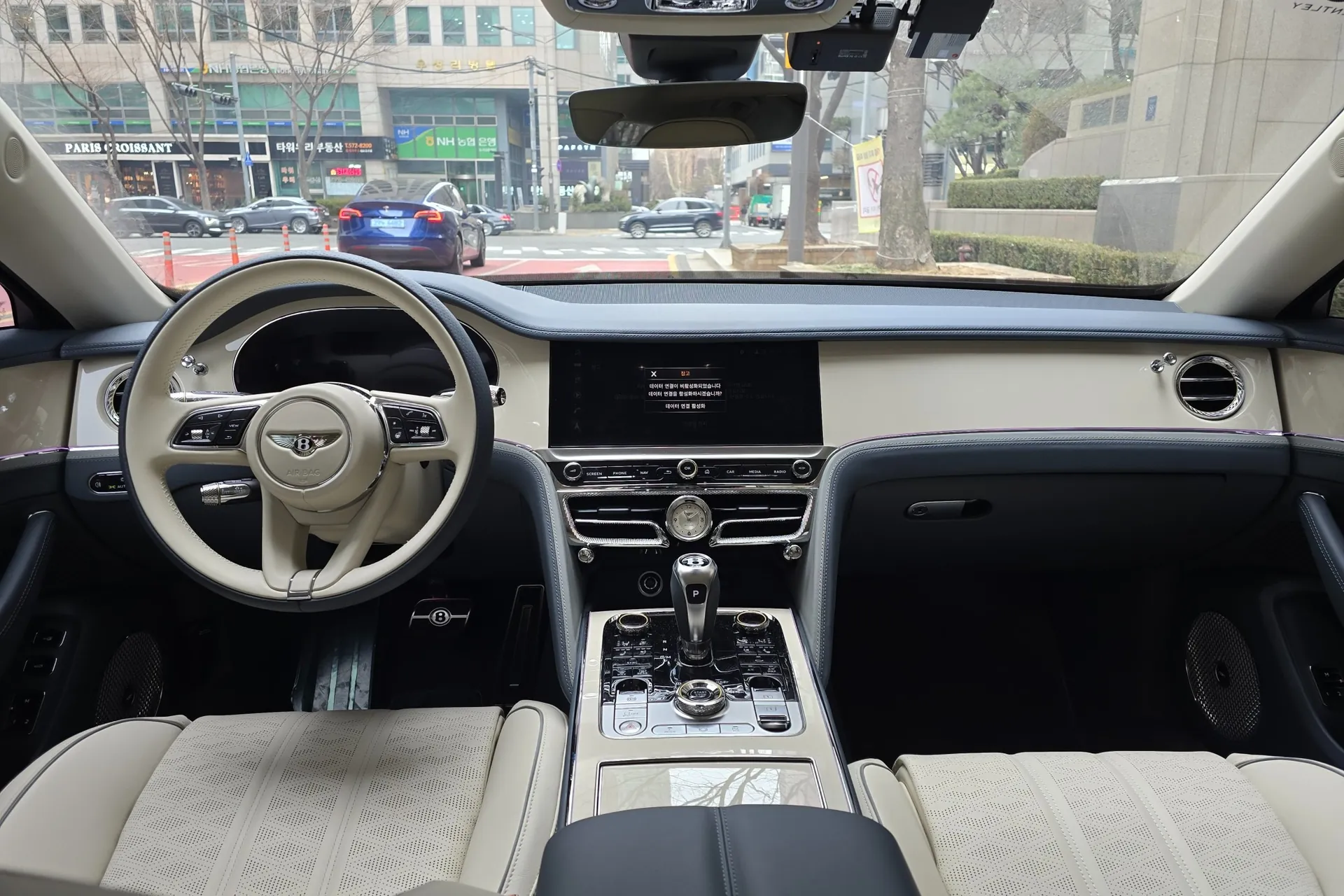 Новый Bentley Flying Spur 4.0 Mulliner 2025 4.0 л 550 л.с Бензин: Полный привод, Серый, коробка — Автомат, привезён из Великобритания, доставка по регионам