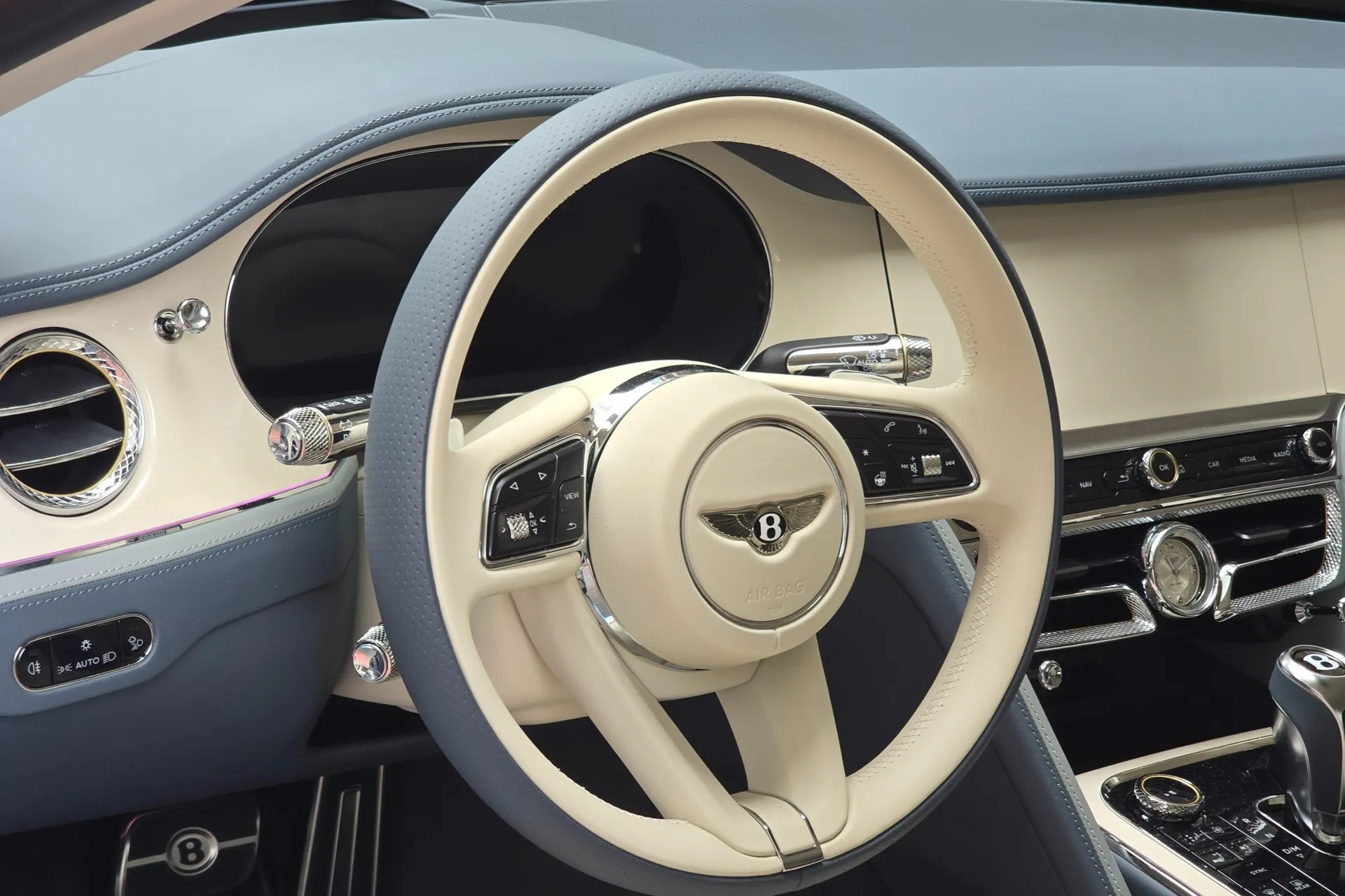 Выбор покупателей — Bentley Flying Spur 4.0 Mulliner 2025 4.0 л 550 л.с Бензин, пробег 1 700 км, Серый, привезён из Великобритания, доставка по РФ