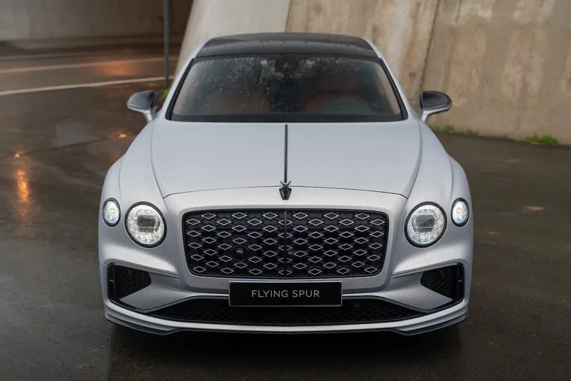 Bentley Flying Spur Mulliner 2026 4.0 л 782 л.с Гибрид, новый авто, Полный привод, Автомат, цвет Серебристый, страна-производитель — Великобритания Flying Spur Mulliner - фото 2
