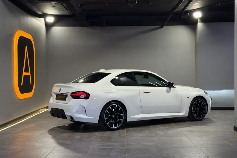 Купить BMW 2 Series 225i M Sport Night Package 2024 2.0 л 184 л.с Бензин, Белый, Автомат, Задний привод — авто из Китай, с доставкой по всей России 2 Series 225i M Sport Night Package - фото 3