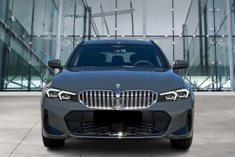 BMW 3 Series 330e Touring, M Sportpaket 2026 2.0 л 292 л.с Гибрид, новый авто, Задний привод, Автомат, цвет Серый, страна-производитель — Германия 3 Series 330e Touring, M Sportpaket - фото 2