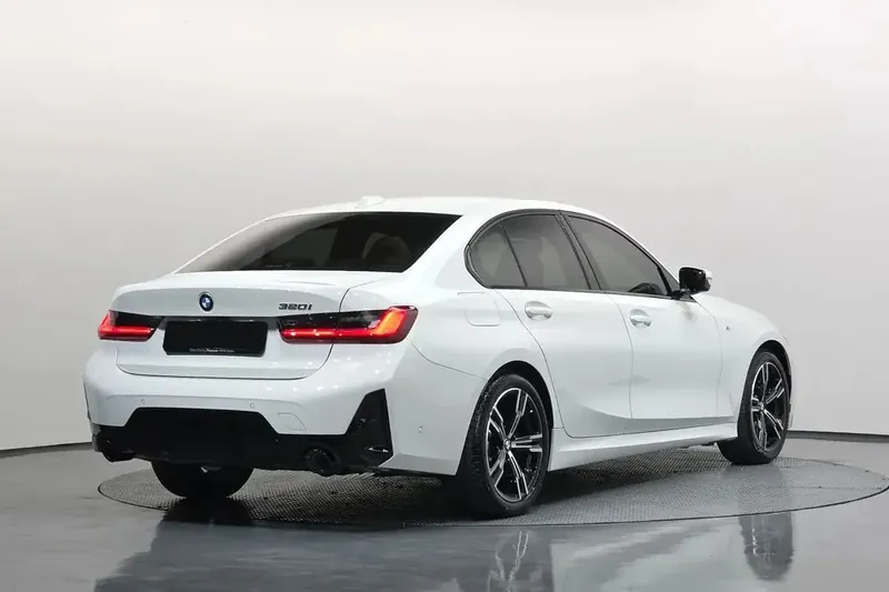 Заказать BMW 320i M Sport 2025 2.0 л 184 л.с Бензин с пробегом 3 024 км, Автомат, Задний привод, цвет Белый, поставка из Германия, доставка по РФ 3 Series 320i M Sport — фото 3