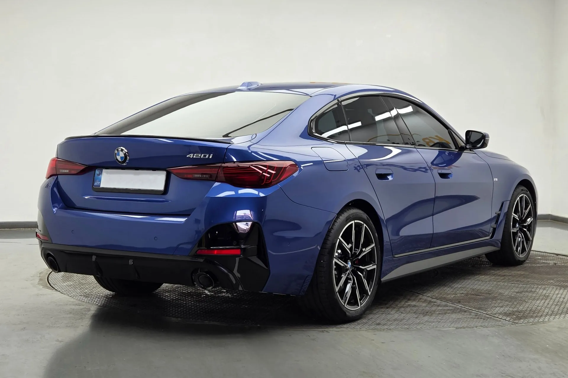 Заказать BMW 420i M Sport Pro Gran Coupe 2025 2.0 л 184 л.с Бензин с пробегом 4 106 км, Автомат, Задний привод, цвет Синий, поставка из Германия, доставка по РФ