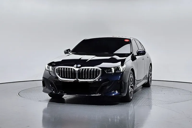 BMW 5 Series 520i M Sport 2025 2.0 л 190 л.с Бензин, новый авто, Задний привод, Автомат, цвет Синий, страна-производитель — Корея 5 Series 520i M Sport - фото 2