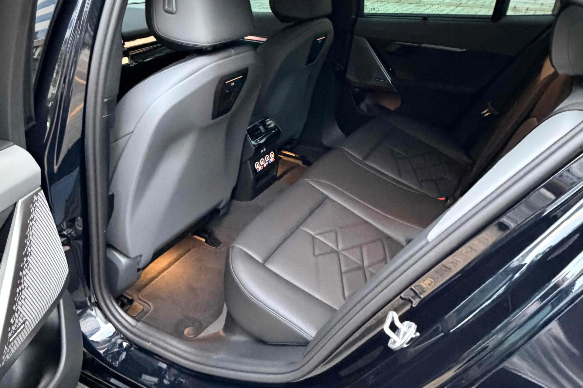 Надёжный BMW 5 Series 530i xDrive M Sport 2026 2.0 л 255 л.с Бензин с двигателем 2,0 л, Чёрный, пробег 14 км, Автомат, поставка из Корея, фото 8