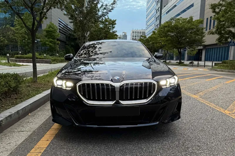 BMW 5 Series 530i xDrive M Sport 2026 2.0 л 255 л.с Бензин, новый авто, Полный привод, Автомат, цвет Чёрный, страна-производитель — Корея 5 Series 530i xDrive M Sport - фото 2
