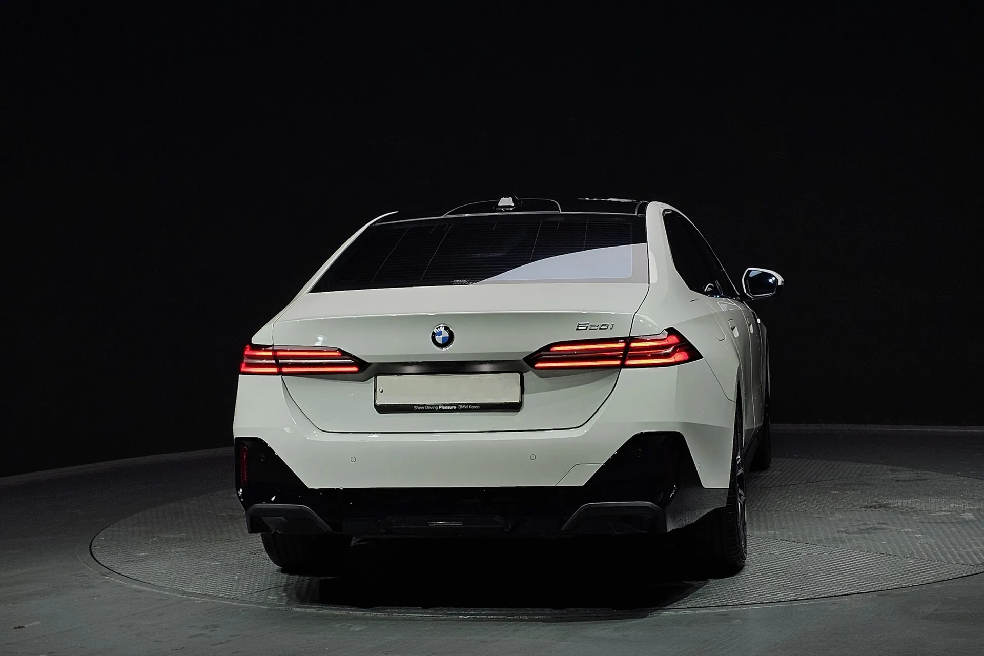 Купить BMW 520i M Sport 2025 2.0 л 190 л.с Бензин, Белый, Автомат, Задний привод — авто из Германия, с доставкой по всей России